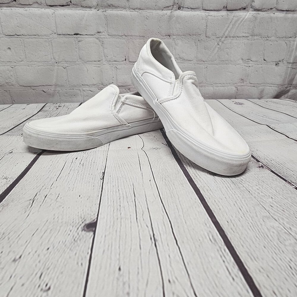 Woman's Vans Skateboarding Slip On Sneaker  - Size 7.5